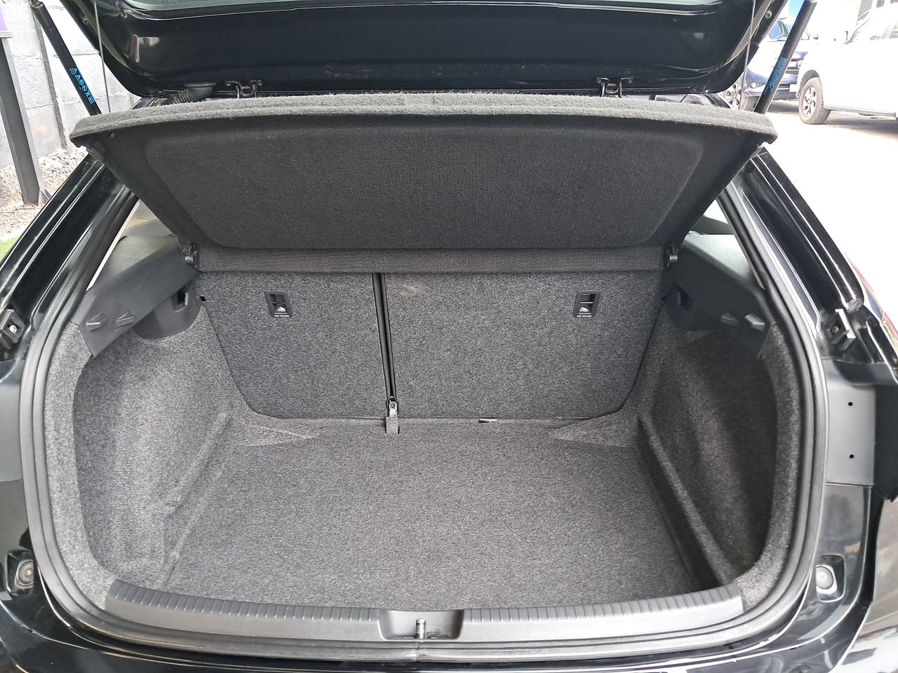 VOLKSWAGEN - 13