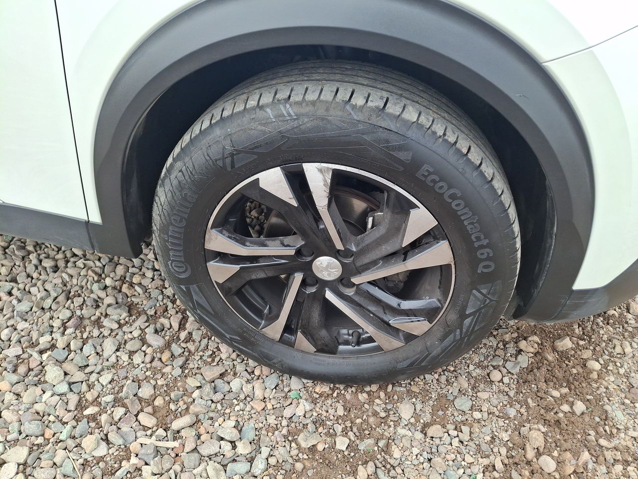 Peugeot 2008 — foto 10 de 21