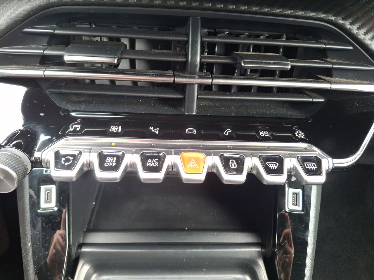 Peugeot 2008 — foto 19 de 21