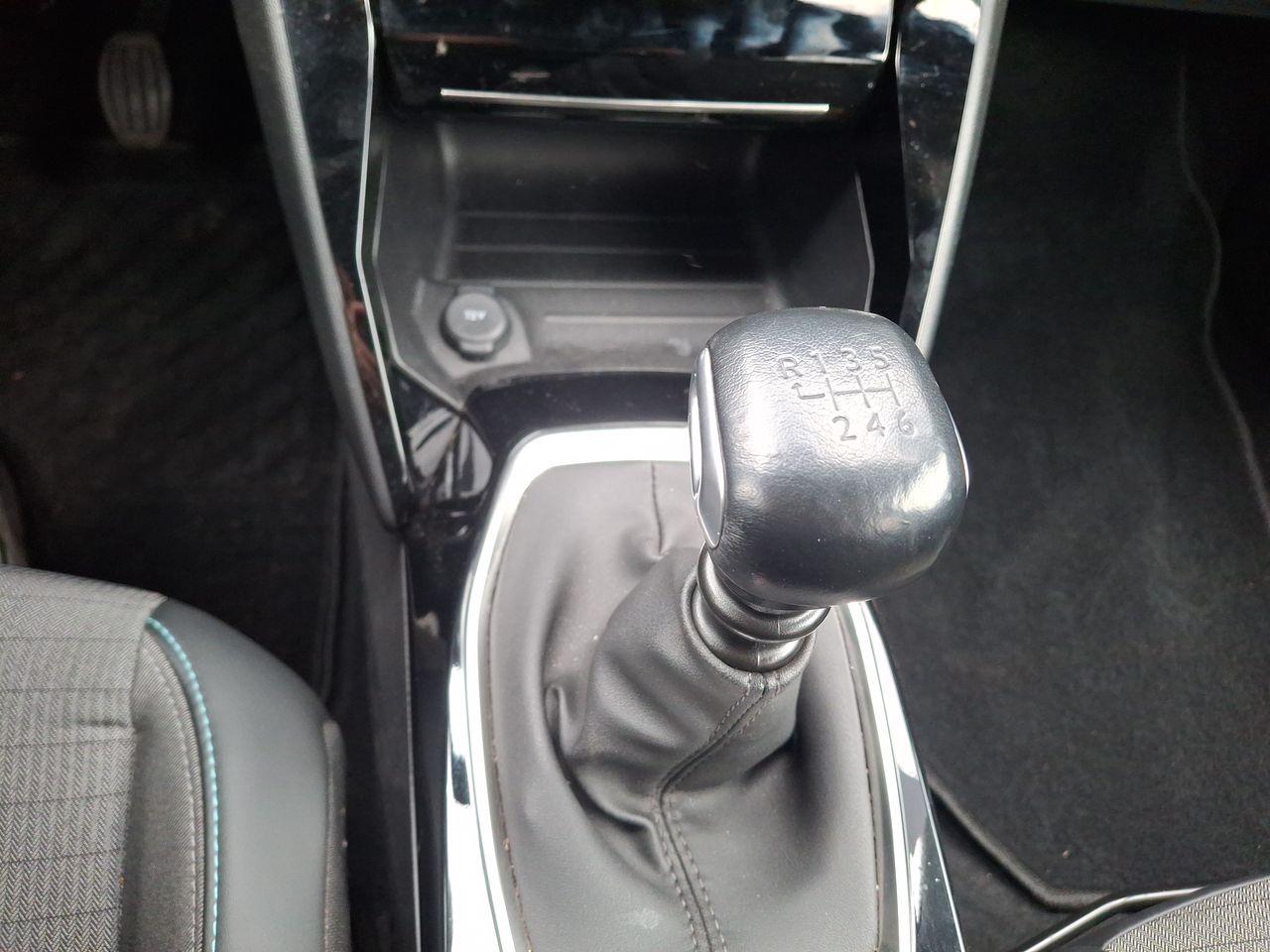 Peugeot 2008 — foto 20 de 21