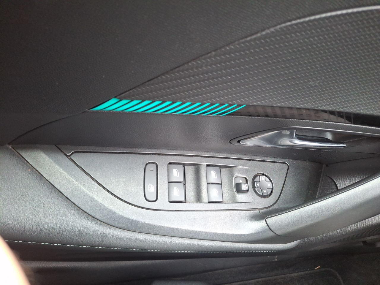 Peugeot 2008 — foto 14 de 21