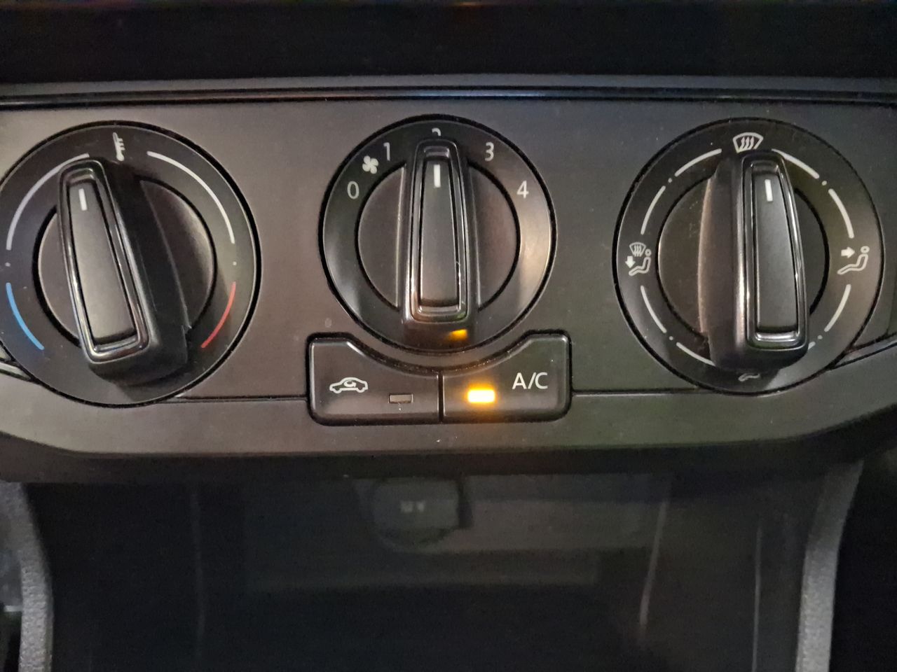 VOLKSWAGEN - 28