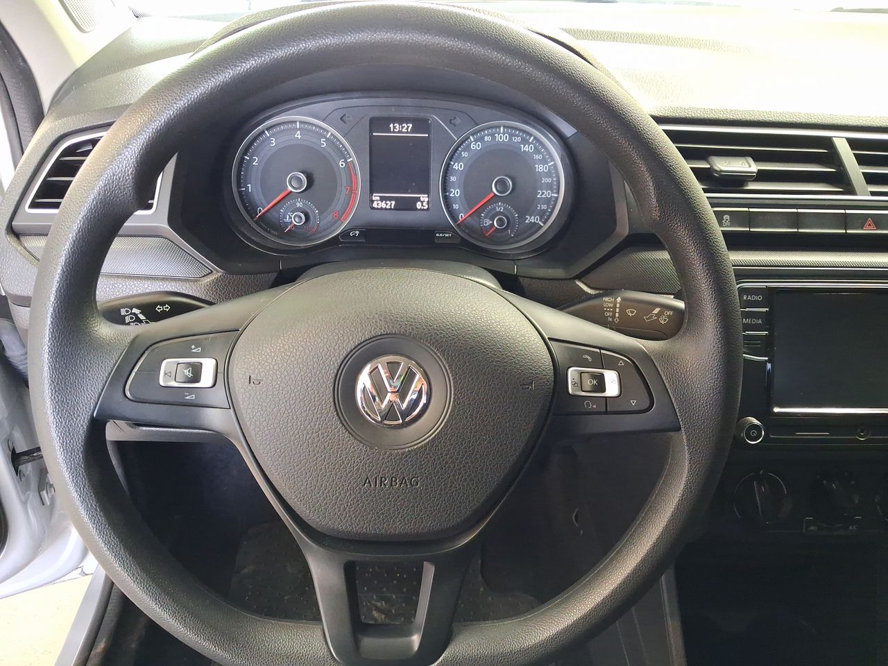 VOLKSWAGEN - 24