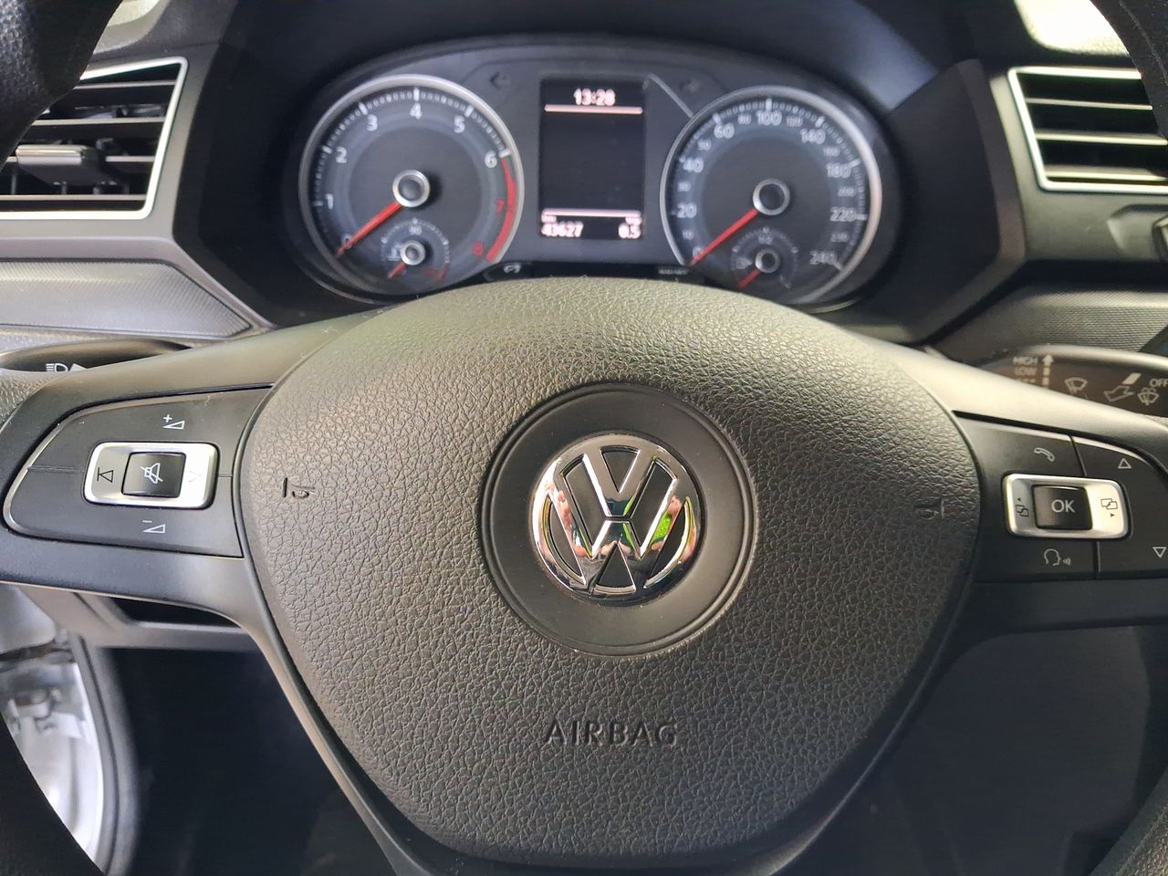 VOLKSWAGEN - 25