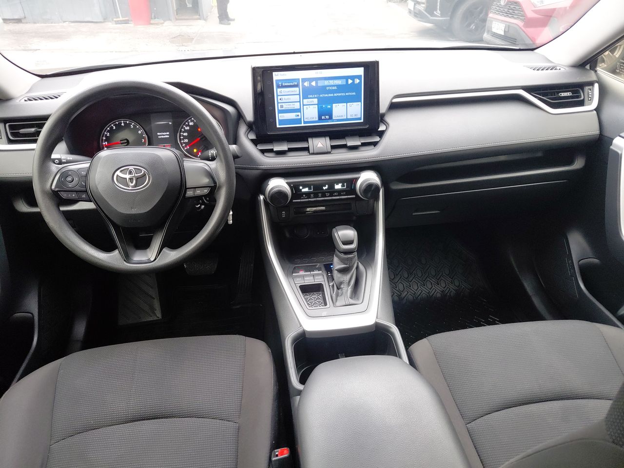 Toyota RAV4 — foto 23 de 25