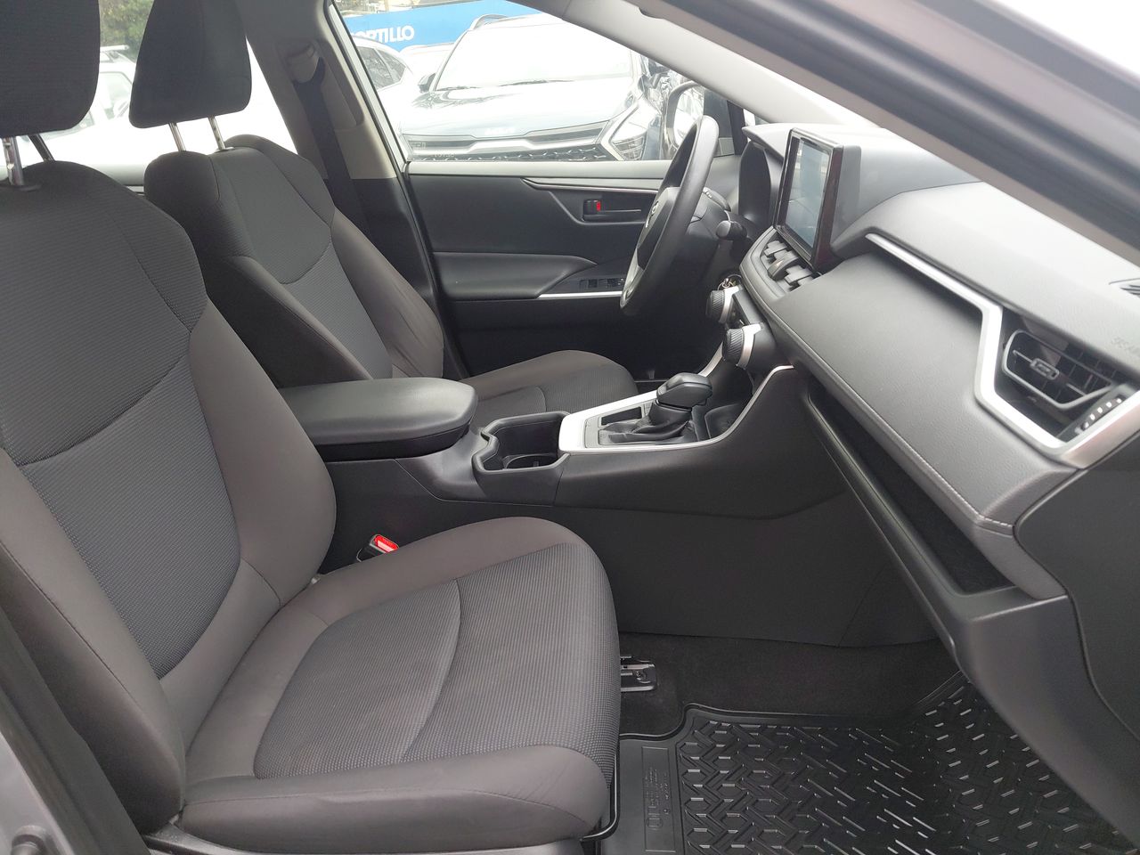 Toyota RAV4 — foto 24 de 25