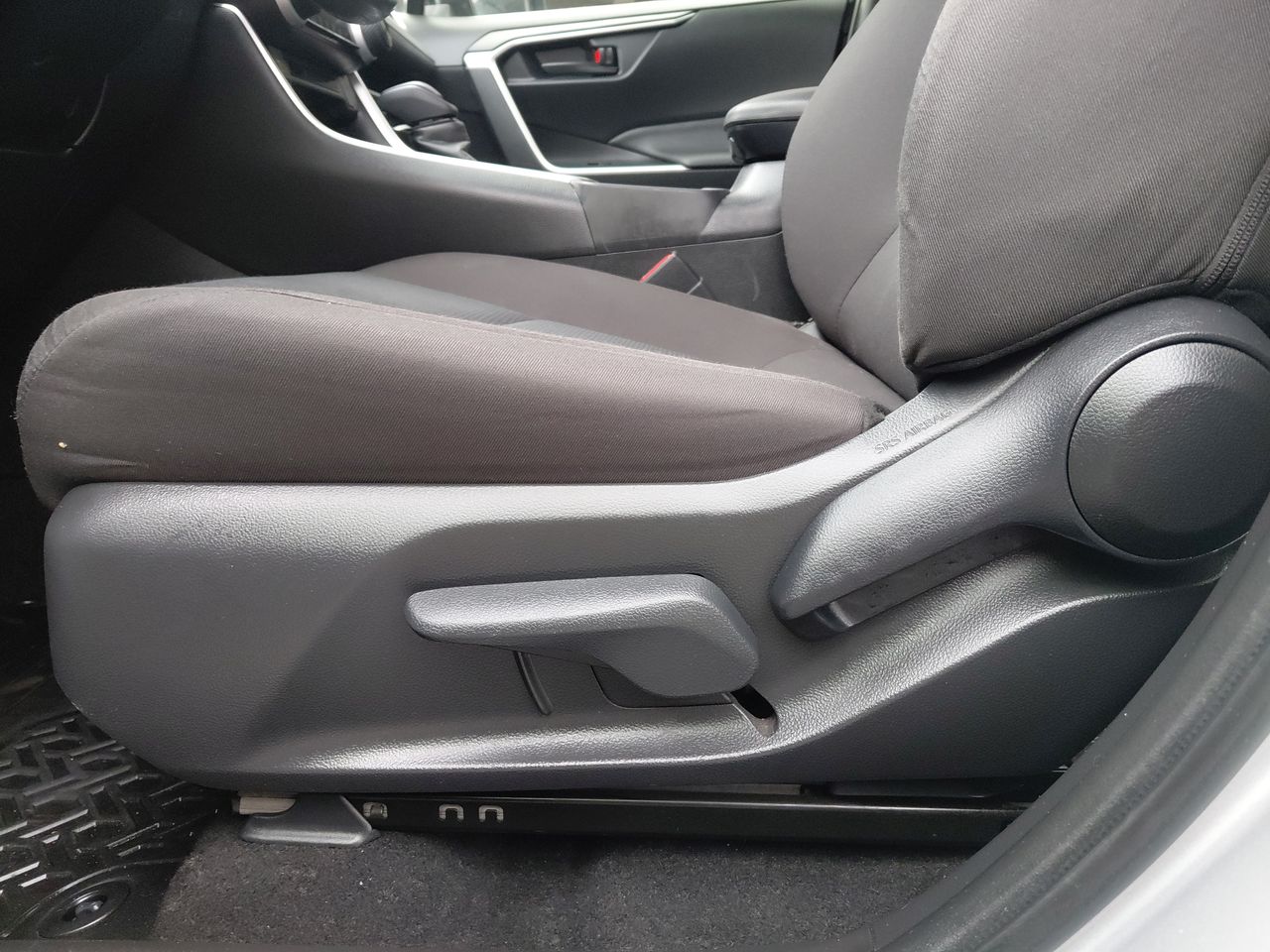 Toyota RAV4 — foto 14 de 25