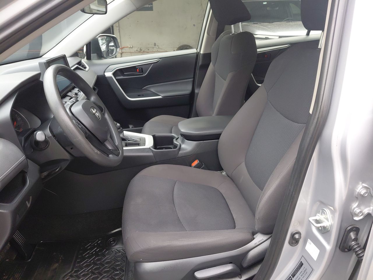 Toyota RAV4 — foto 15 de 25