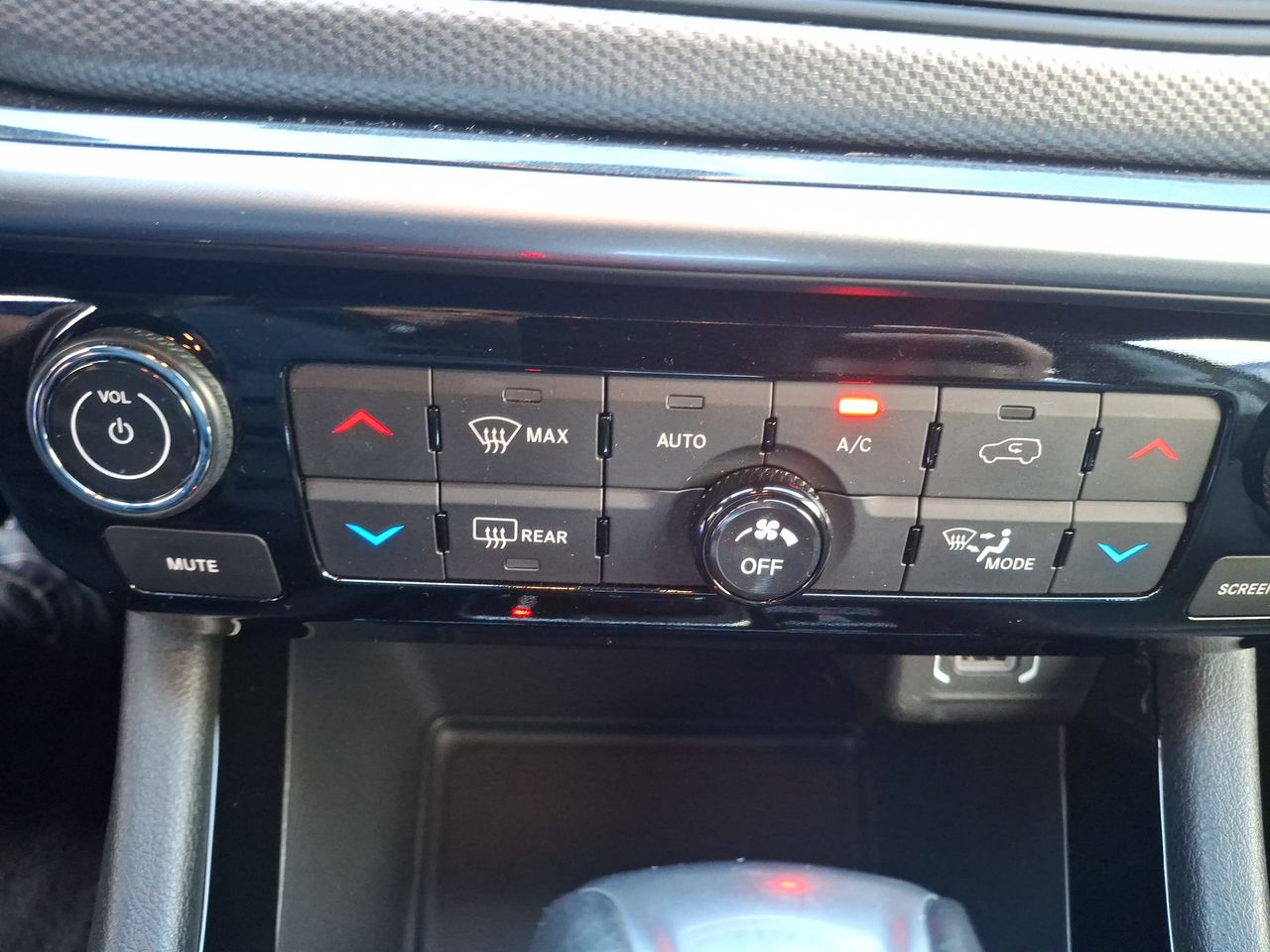 Jeep Compass — foto 23 de 28