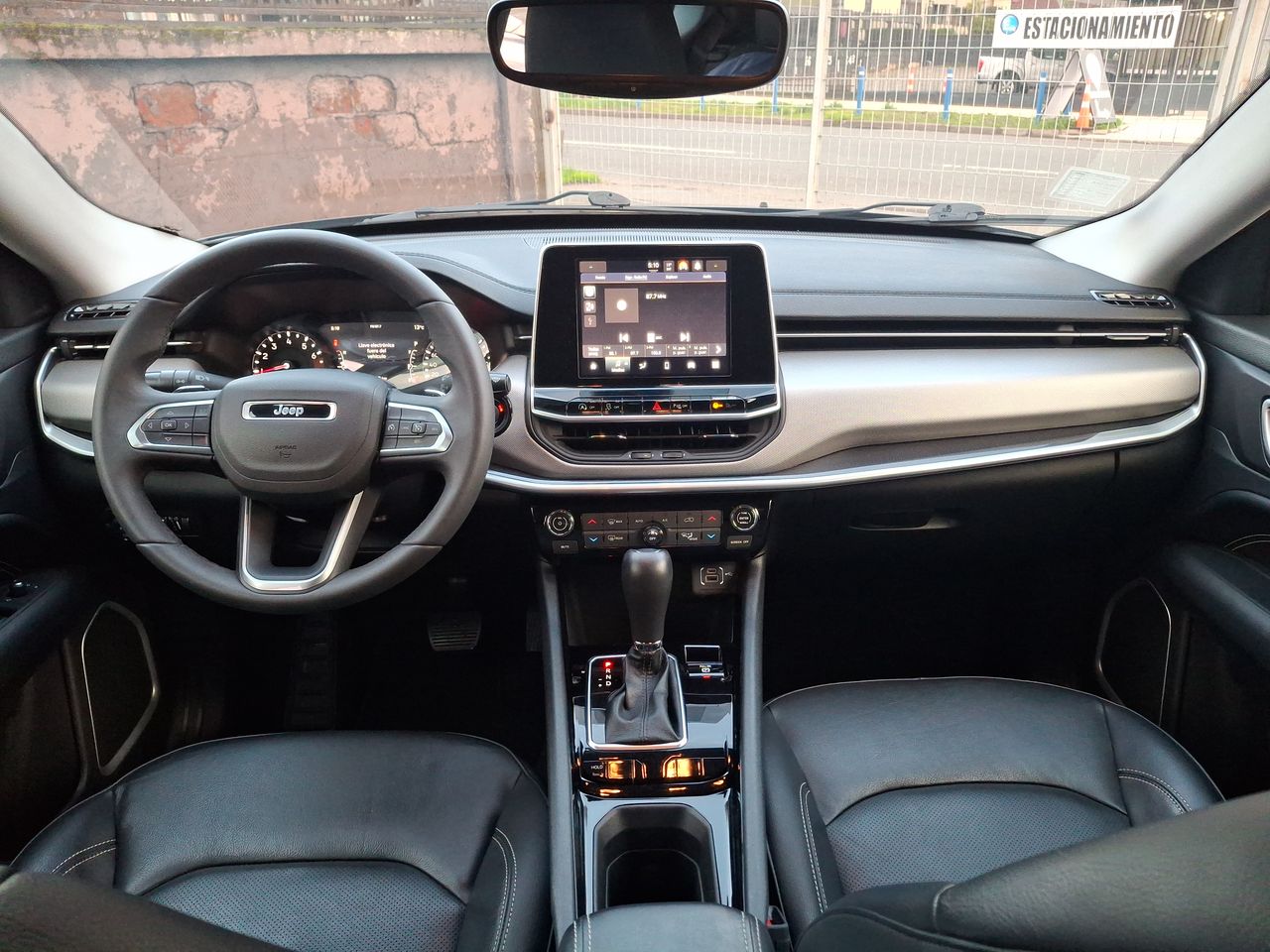 Jeep Compass — foto 25 de 28