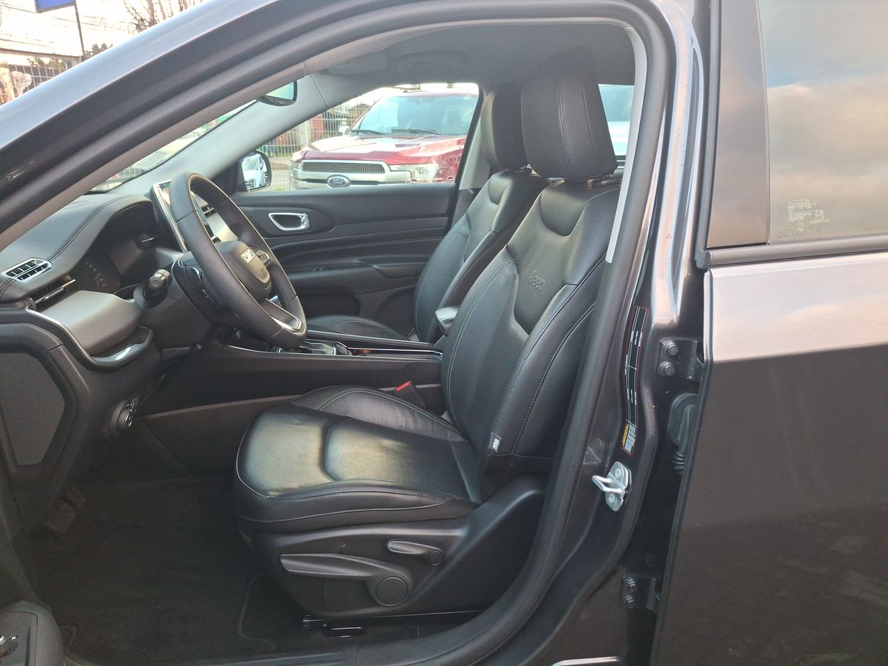 Jeep Compass — foto 17 de 28