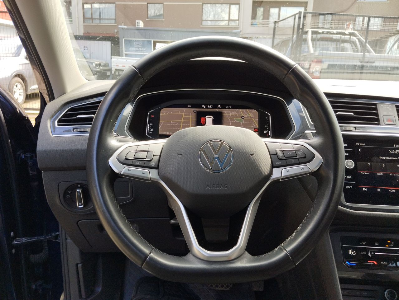 VOLKSWAGEN - 24