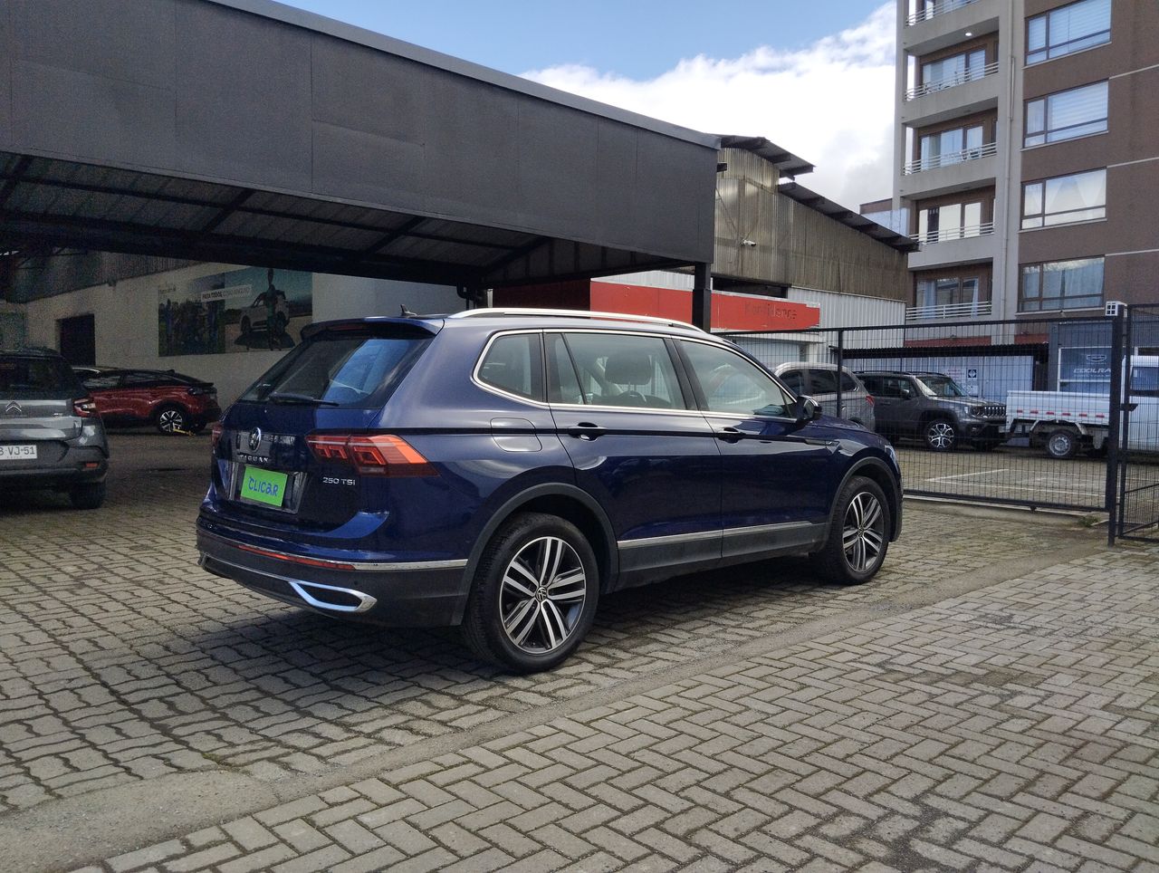 VOLKSWAGEN - 2