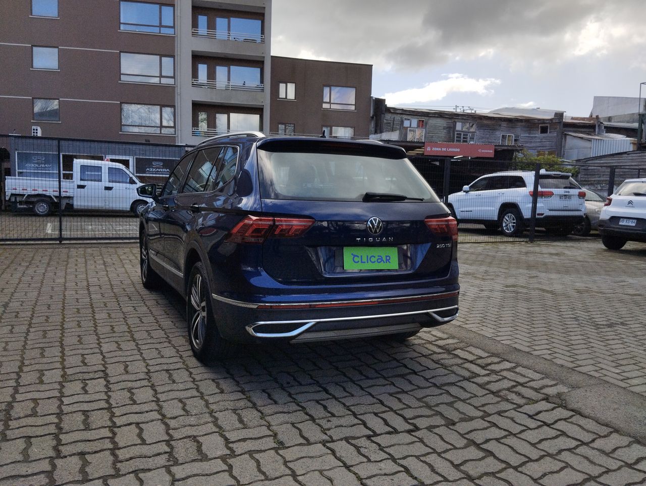 VOLKSWAGEN - 8