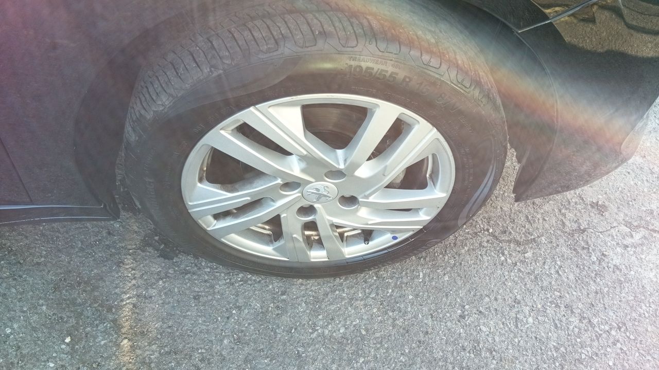 Peugeot 208 — foto 16 de 38