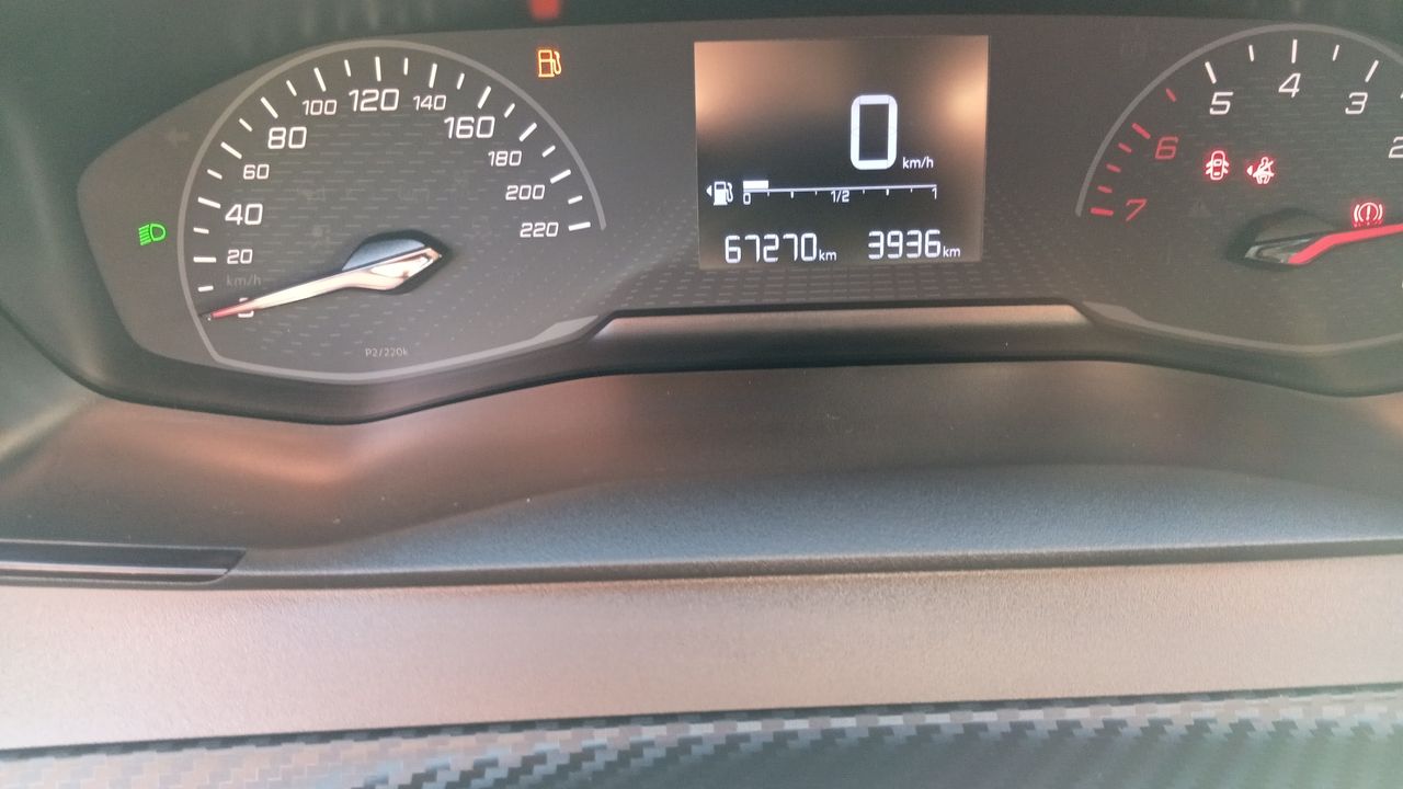 Peugeot 208 — foto 27 de 38