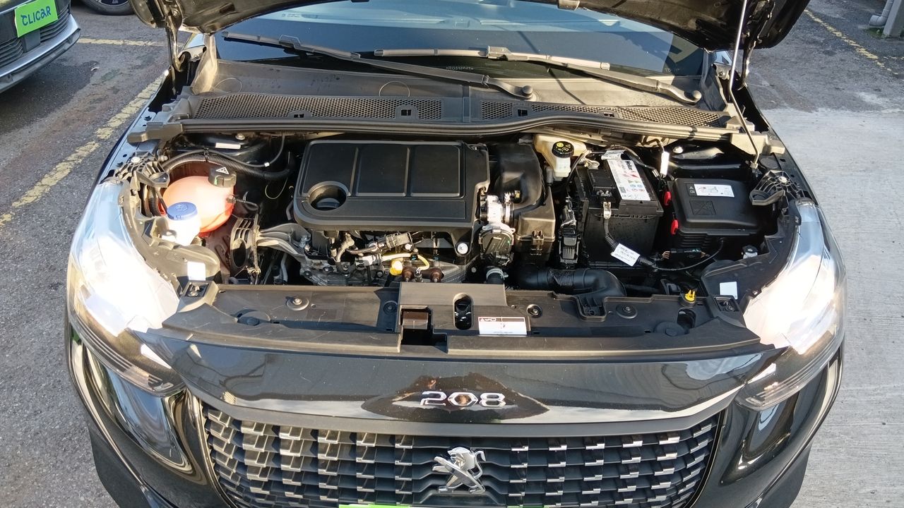 Peugeot 208 — foto 17 de 38