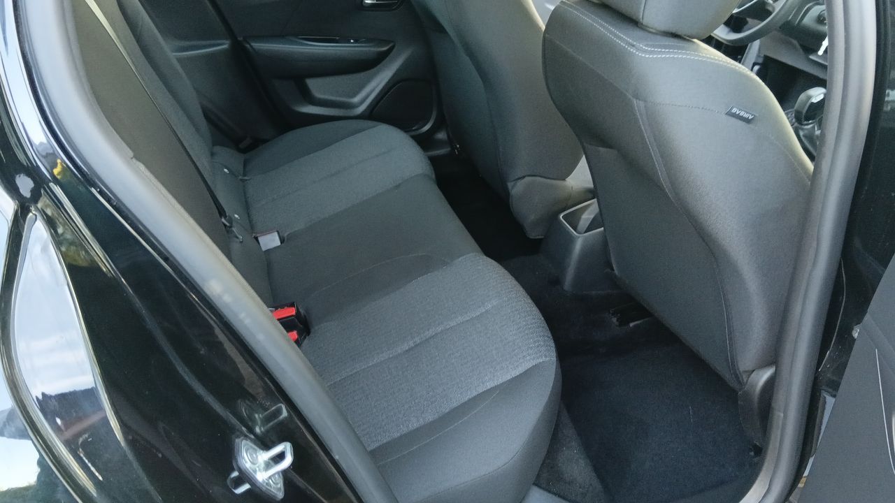 Peugeot 208 — foto 35 de 38
