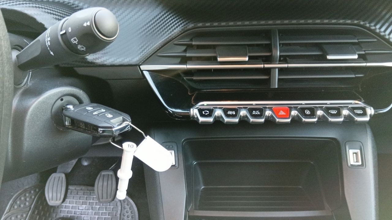 Peugeot 208 — foto 38 de 38