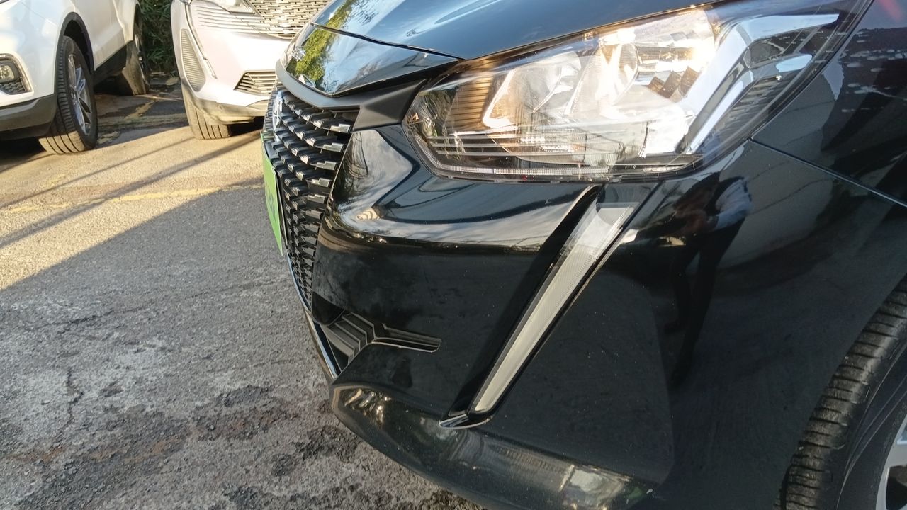 Peugeot 208 — foto 19 de 38