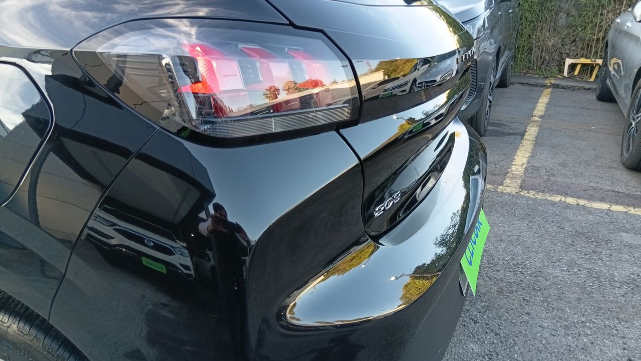 Peugeot 208 — foto 20 de 38
