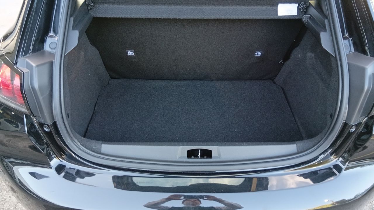 Peugeot 208 — foto 21 de 38