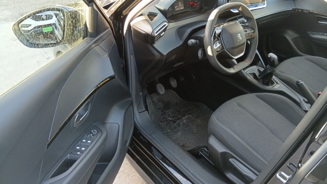 Peugeot 208 — foto 22 de 38