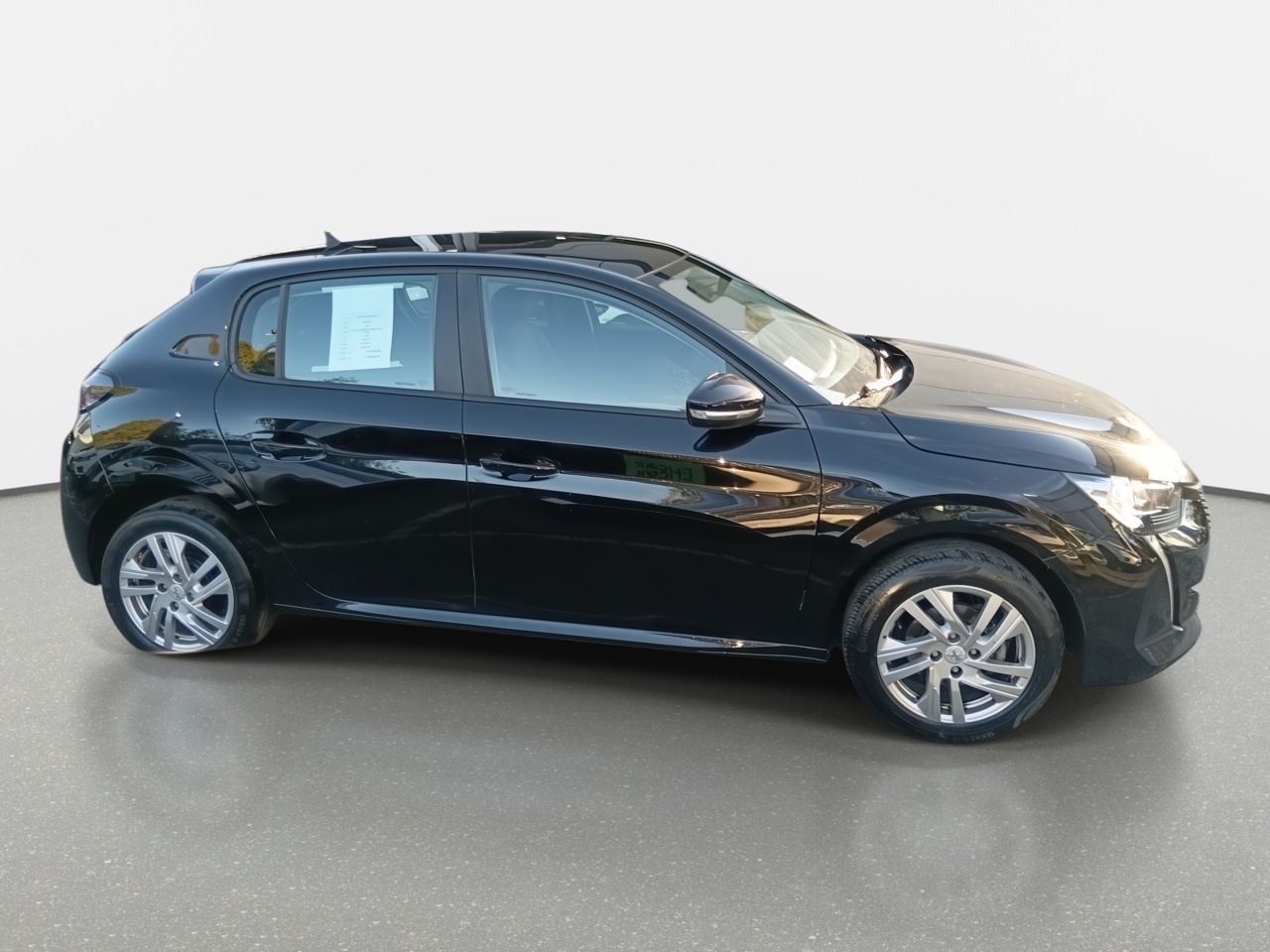 Peugeot 208 — foto 9 de 38