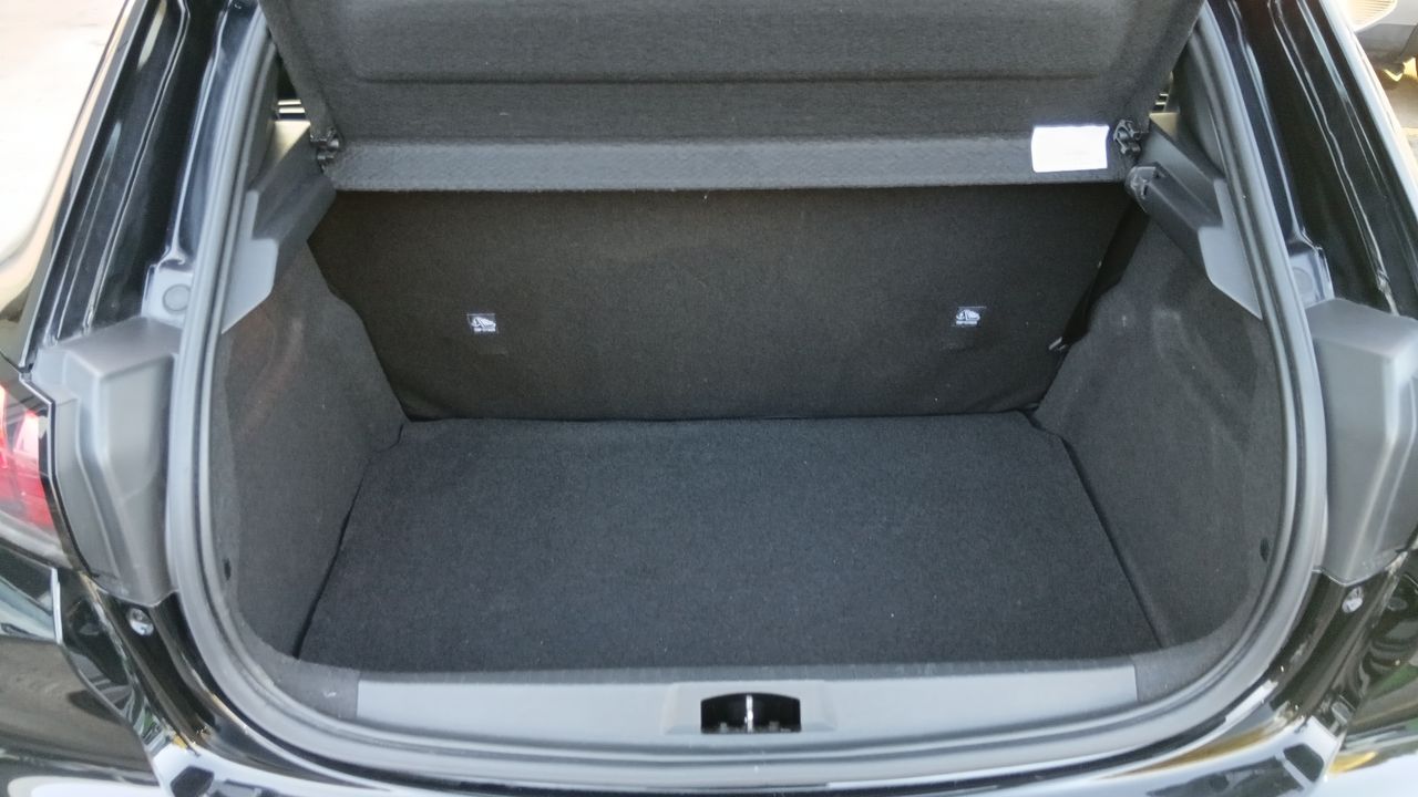 Peugeot 208 — foto 11 de 38