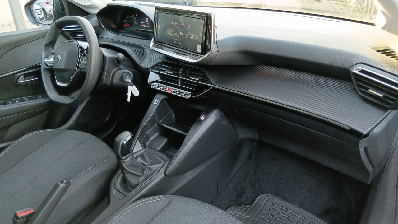 Peugeot 208 — foto 14 de 38