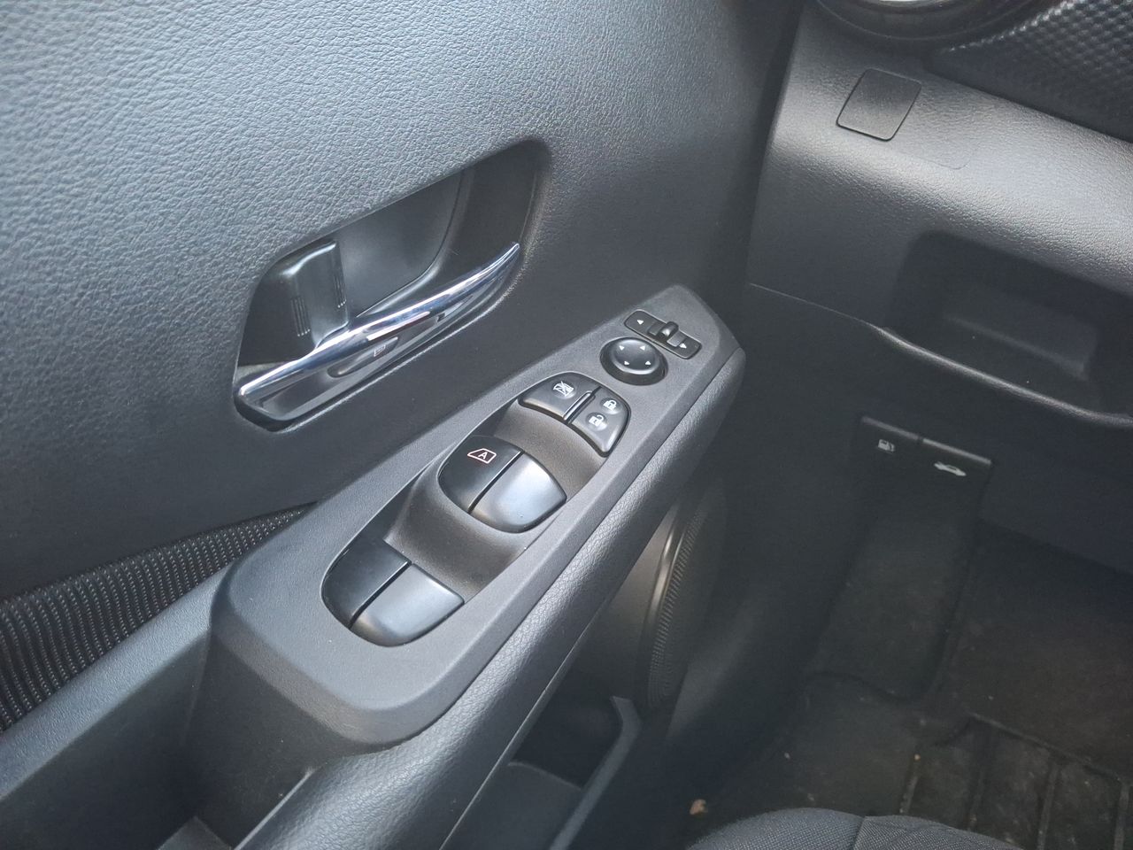 NISSAN - 20
