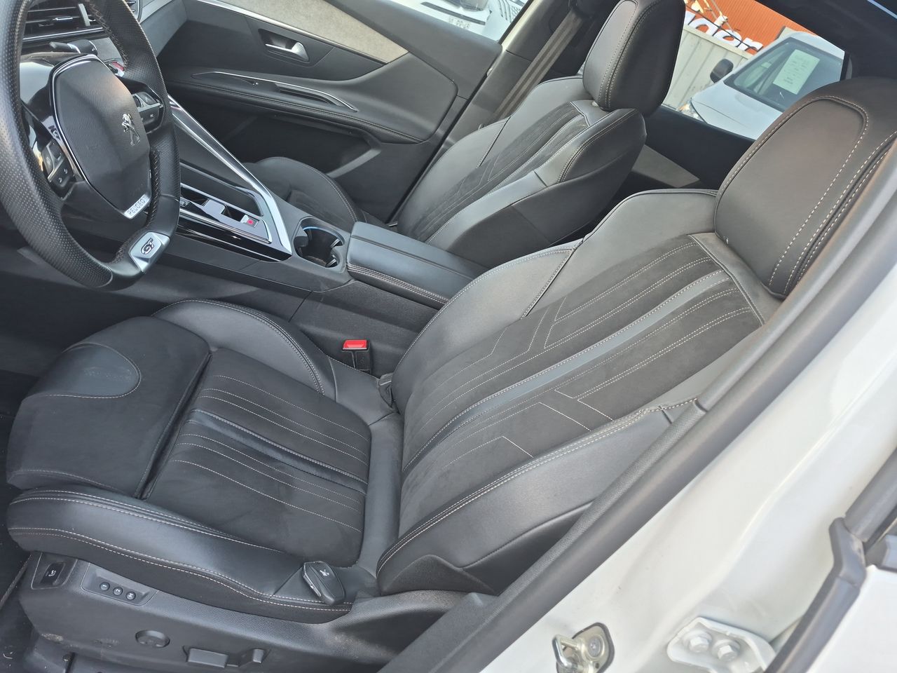 Peugeot 3008 — foto 23 de 35