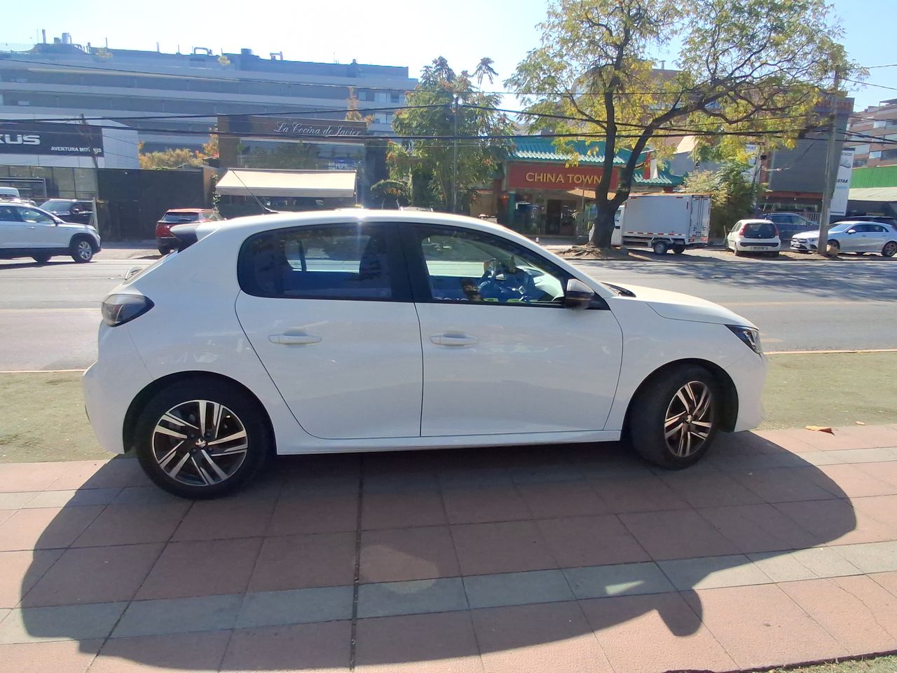 PEUGEOT - 8