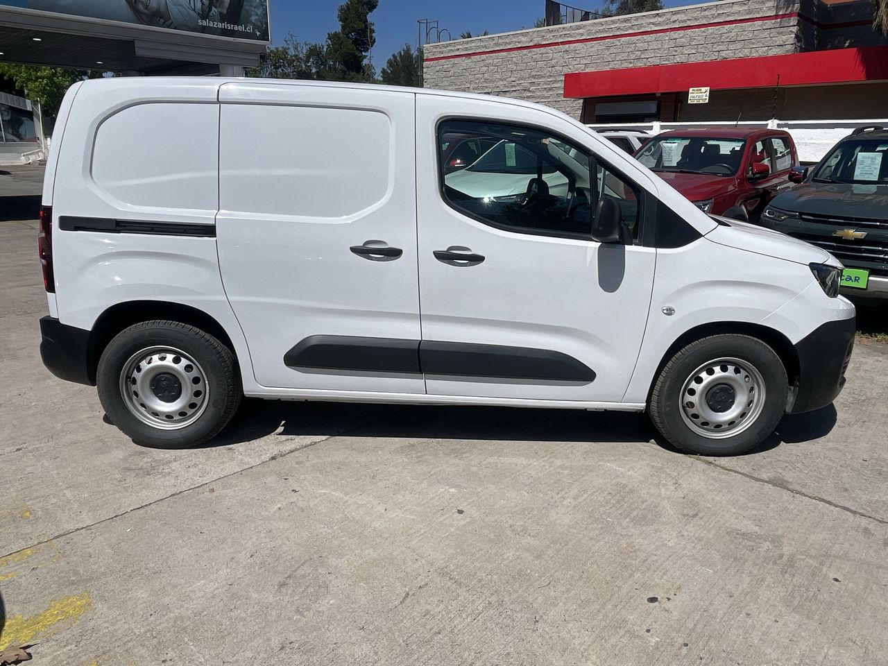 PEUGEOT - 8