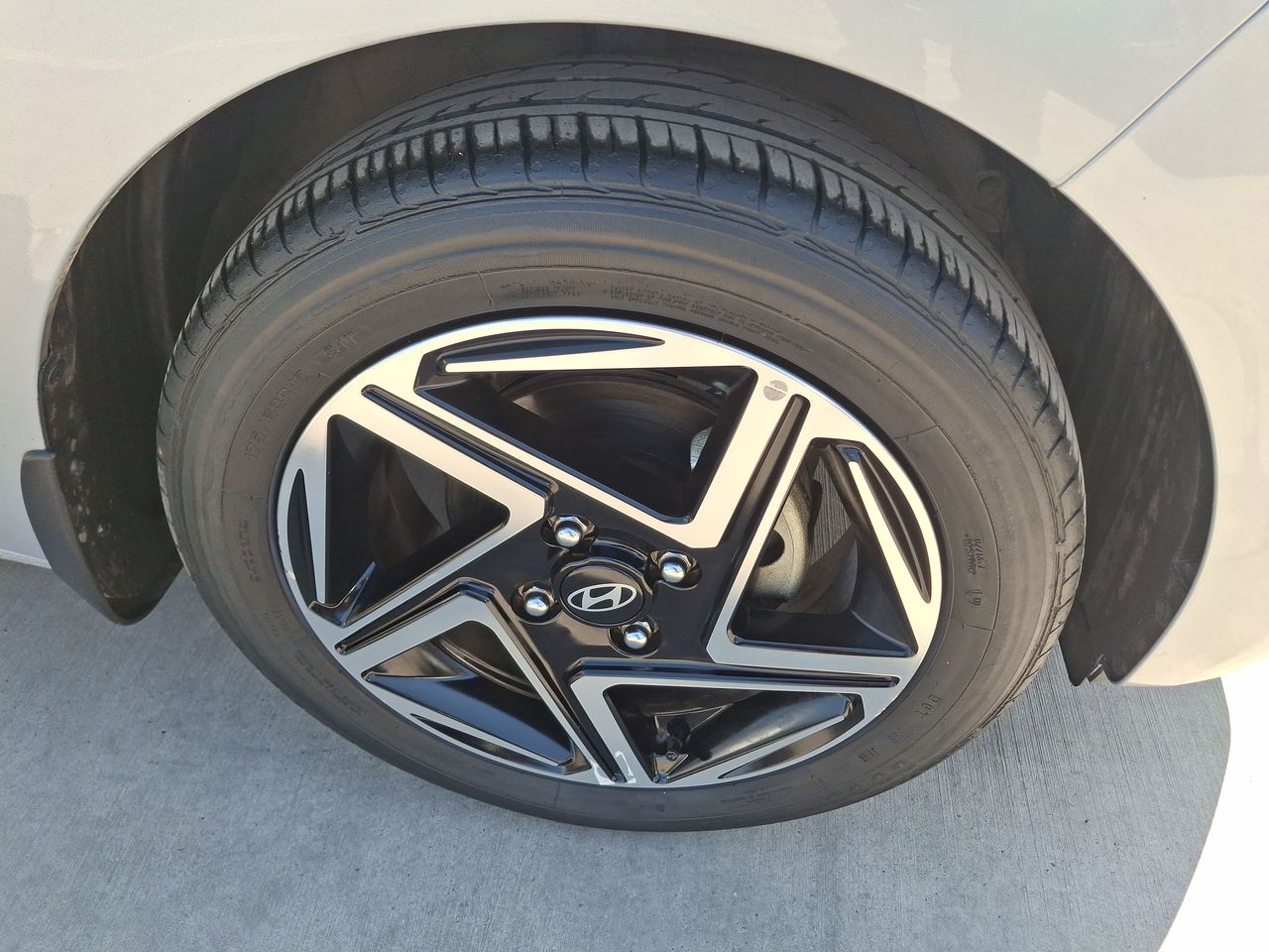 HYUNDAI - 17