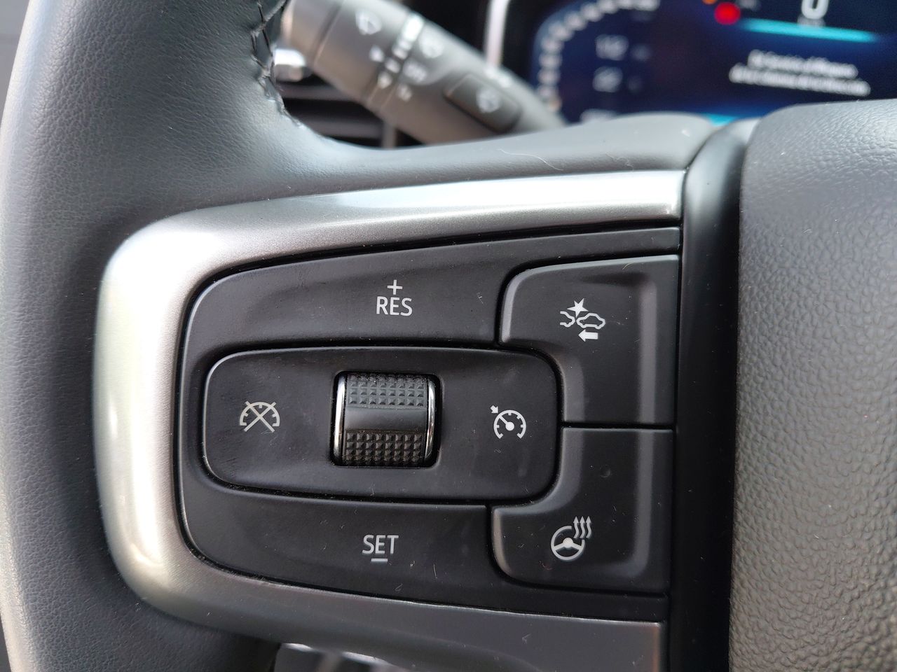 Chevrolet Silverado — foto 25 de 35