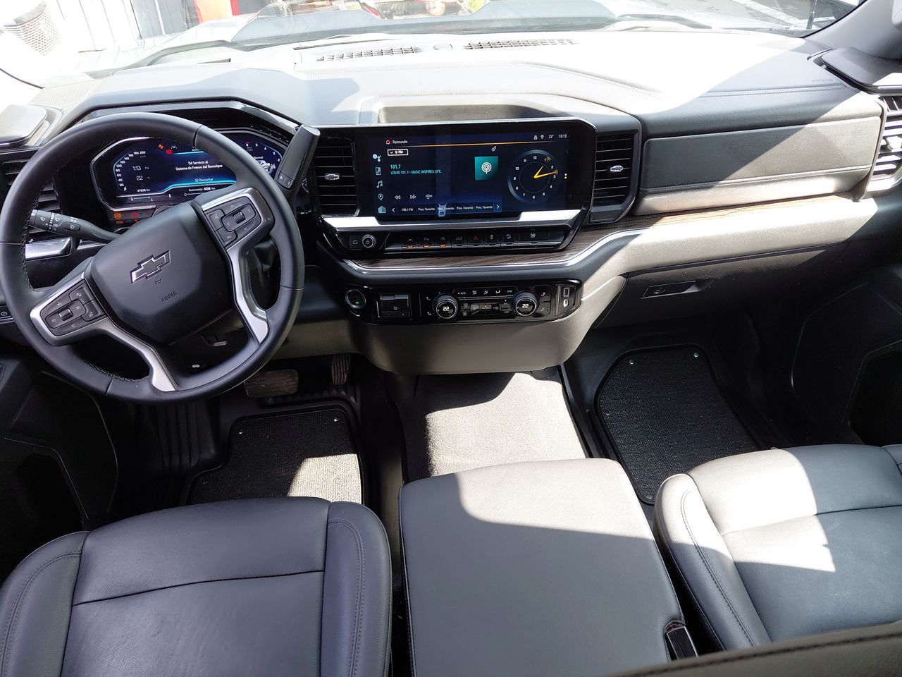 Chevrolet Silverado — foto 31 de 35