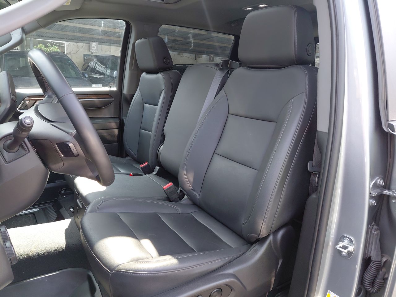 Chevrolet Silverado — foto 23 de 35