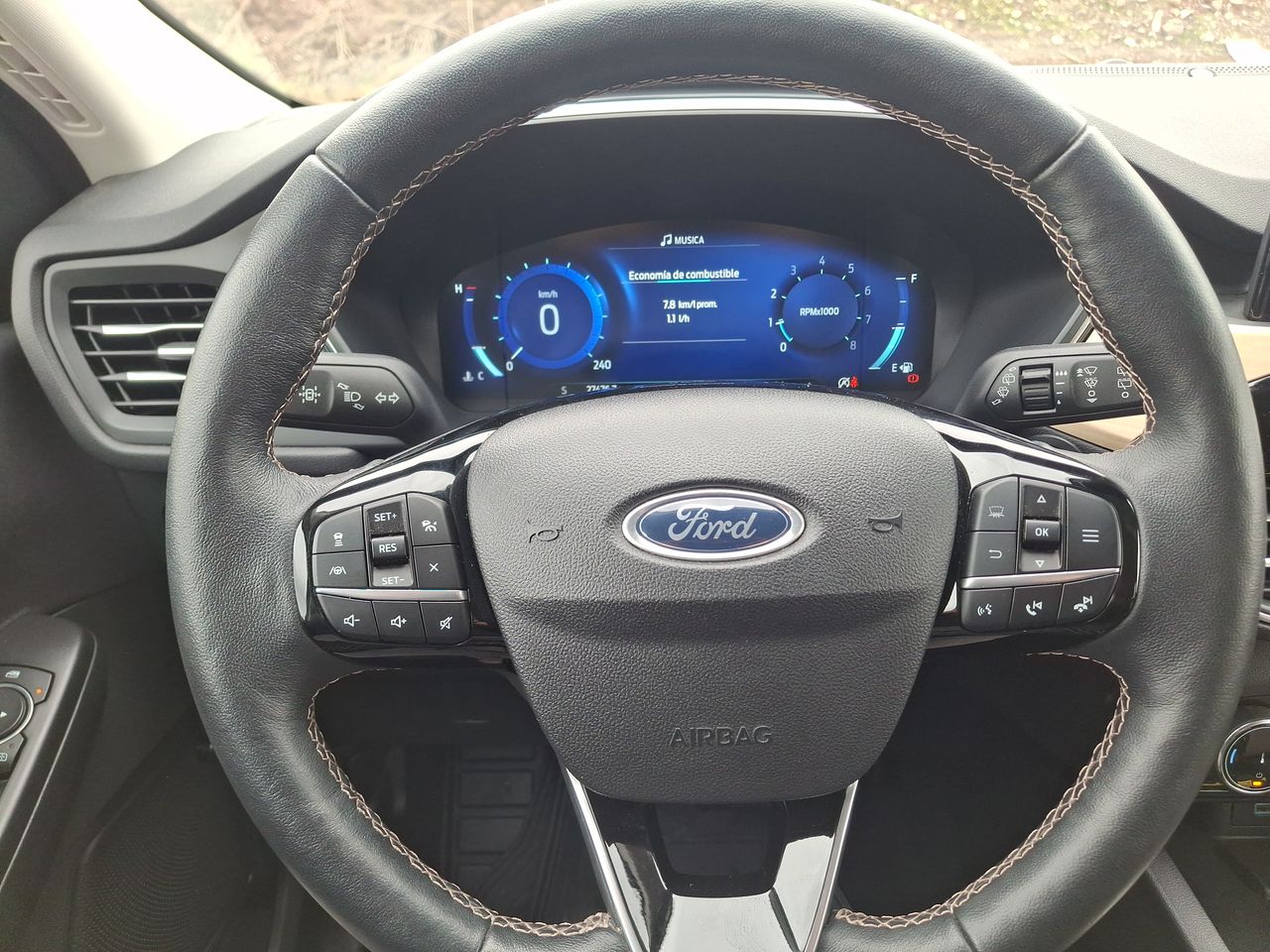 Ford Escape — foto 15 de 20