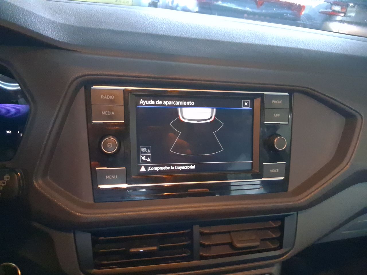 Volkswagen T-Cross — foto 23 de 29
