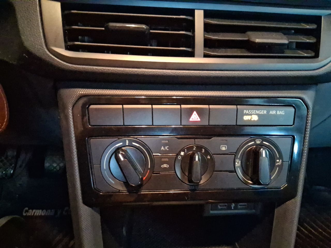 Volkswagen T-Cross — foto 24 de 29