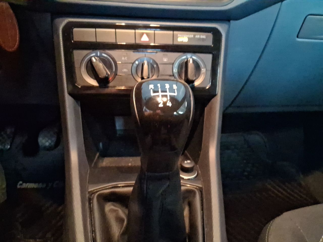 Volkswagen T-Cross — foto 25 de 29
