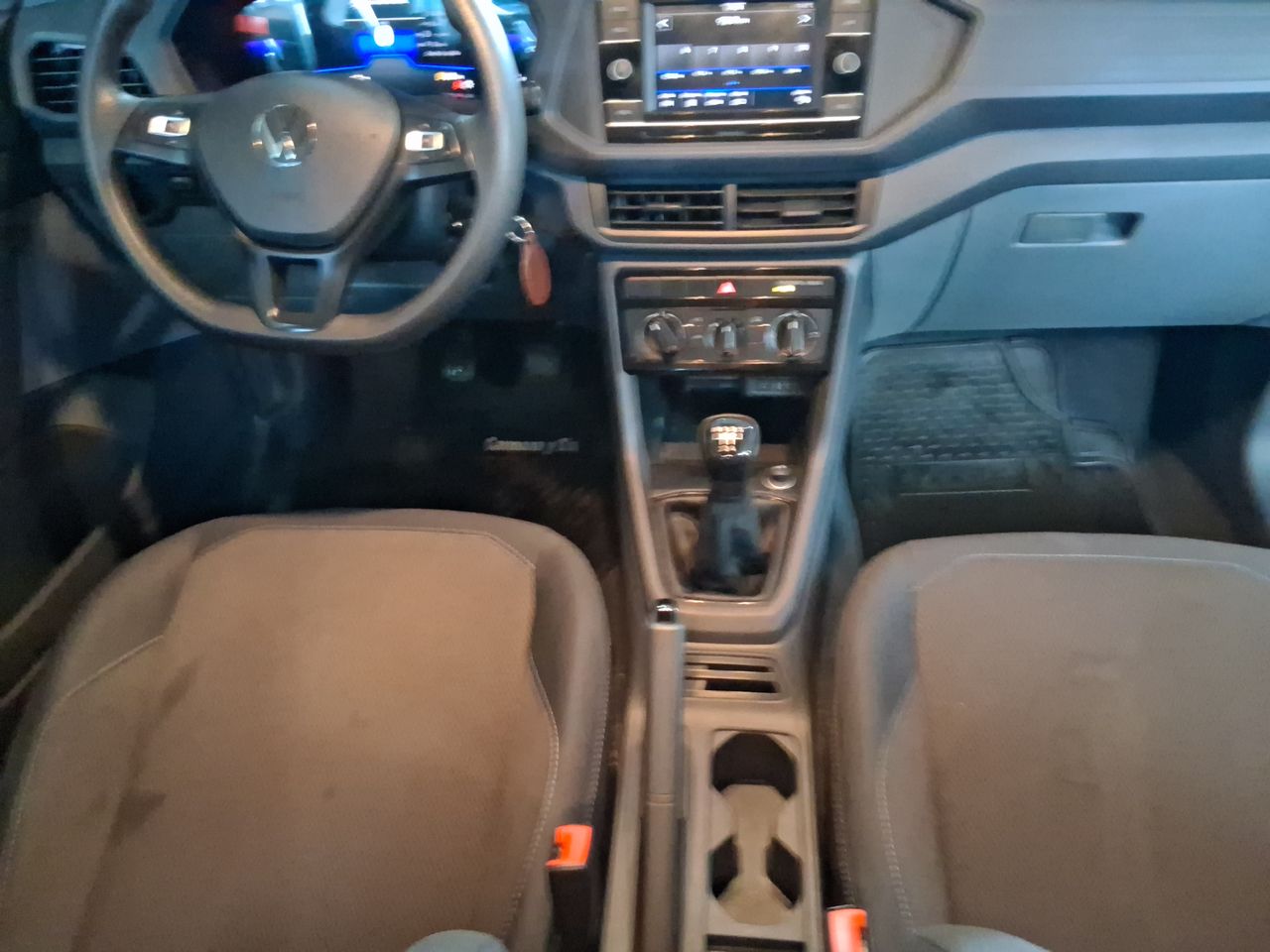 Volkswagen T-Cross — foto 8 de 29
