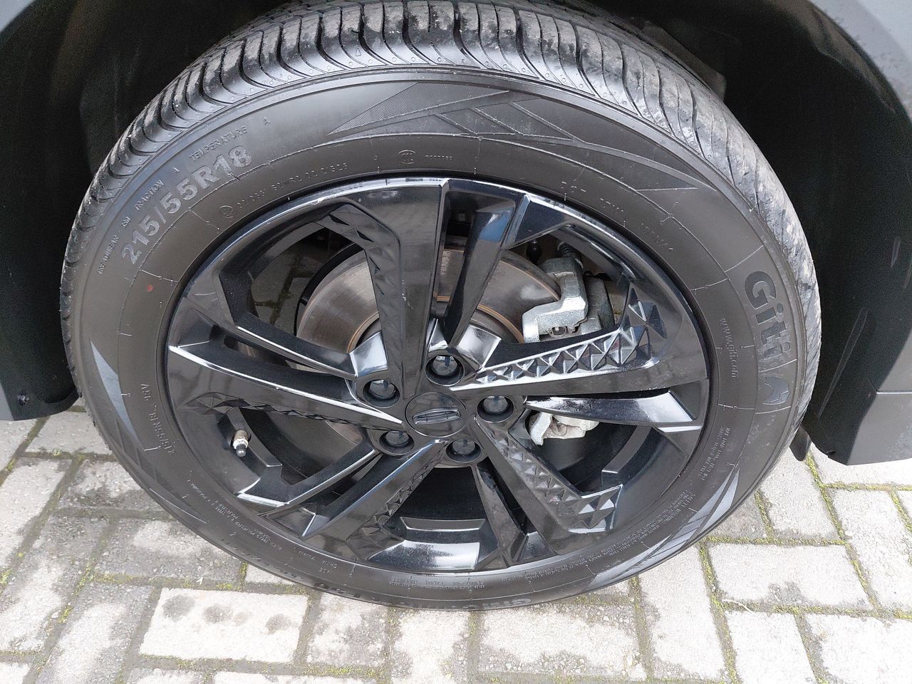 Geely Coolray — foto 8 de 26