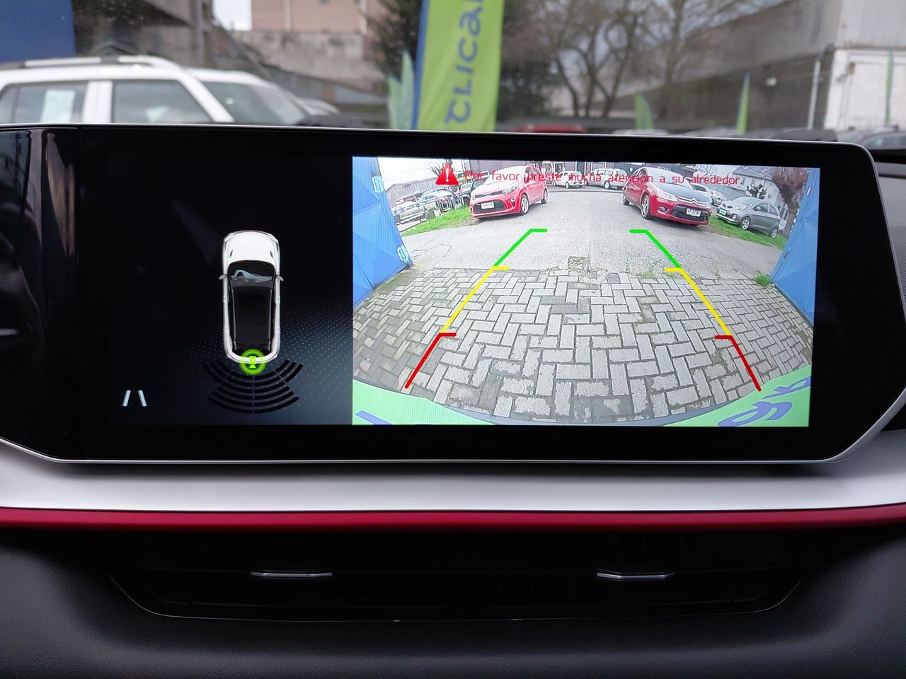 Geely Coolray — foto 19 de 26