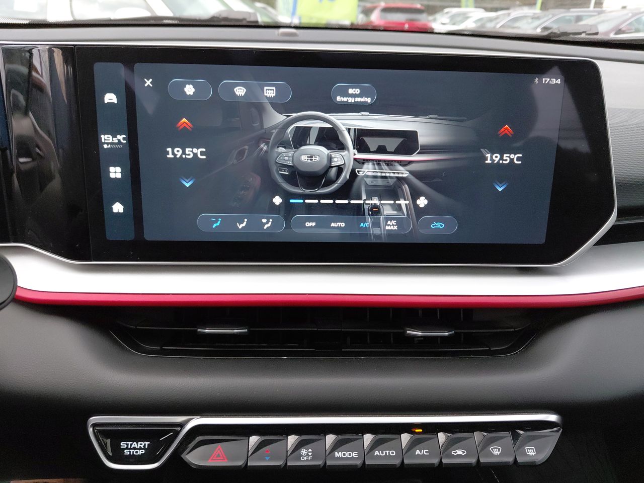 Geely Coolray — foto 20 de 26