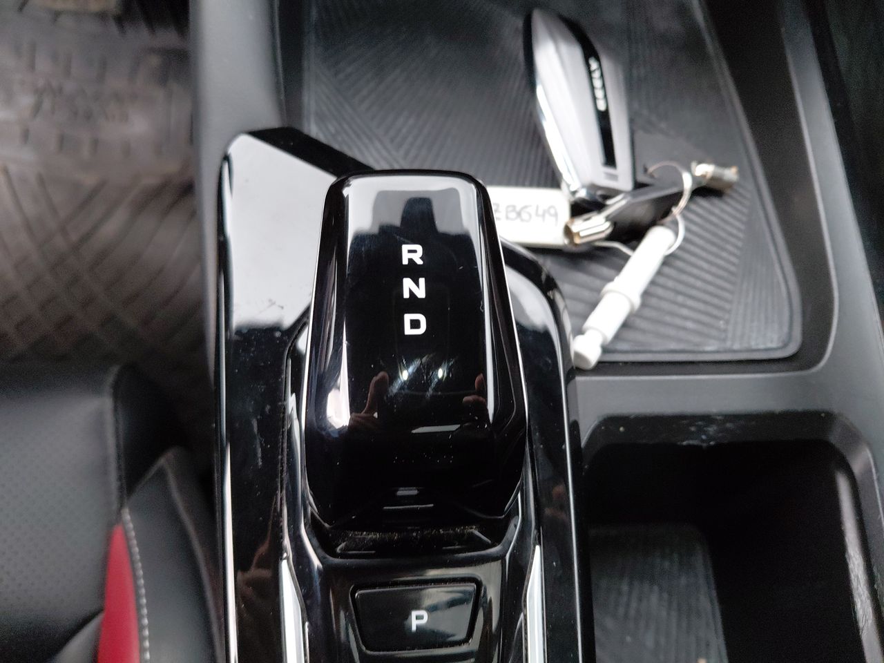 Geely Coolray — foto 21 de 26