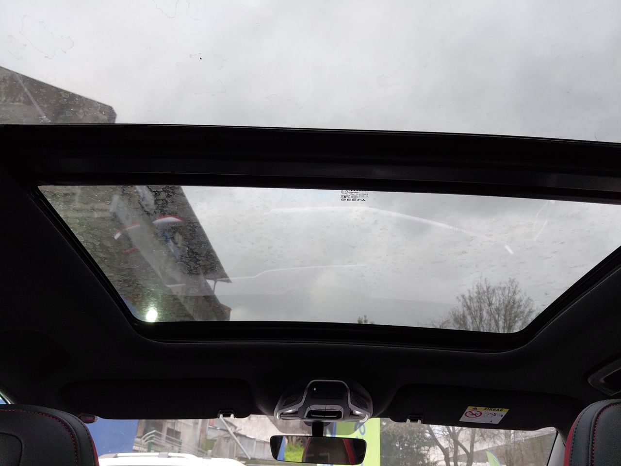 Geely Coolray — foto 23 de 26