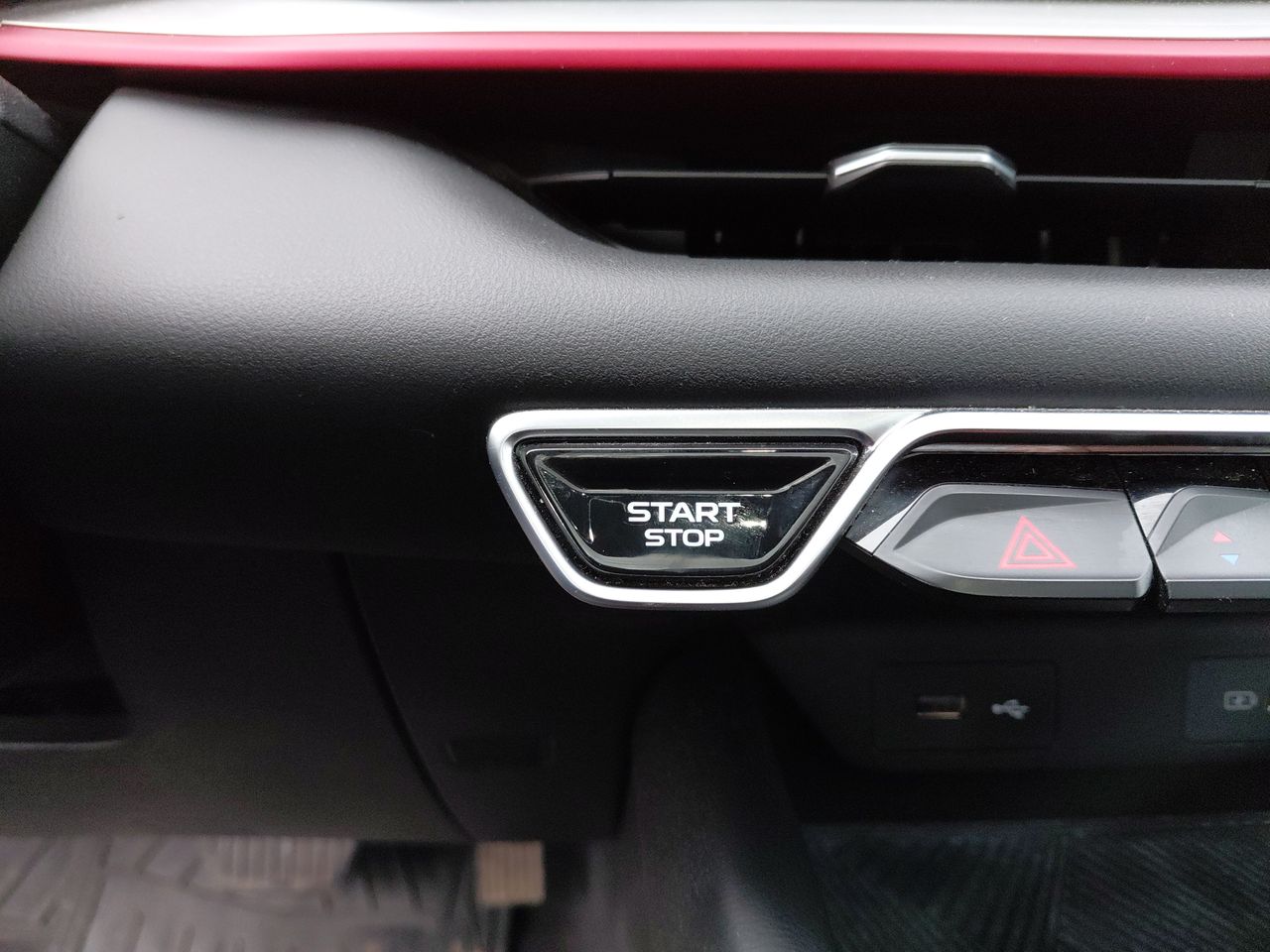 Geely Coolray — foto 26 de 26