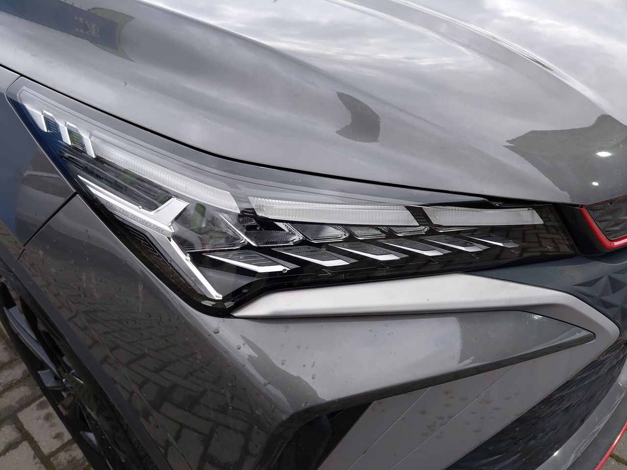 Geely Coolray — foto 9 de 26